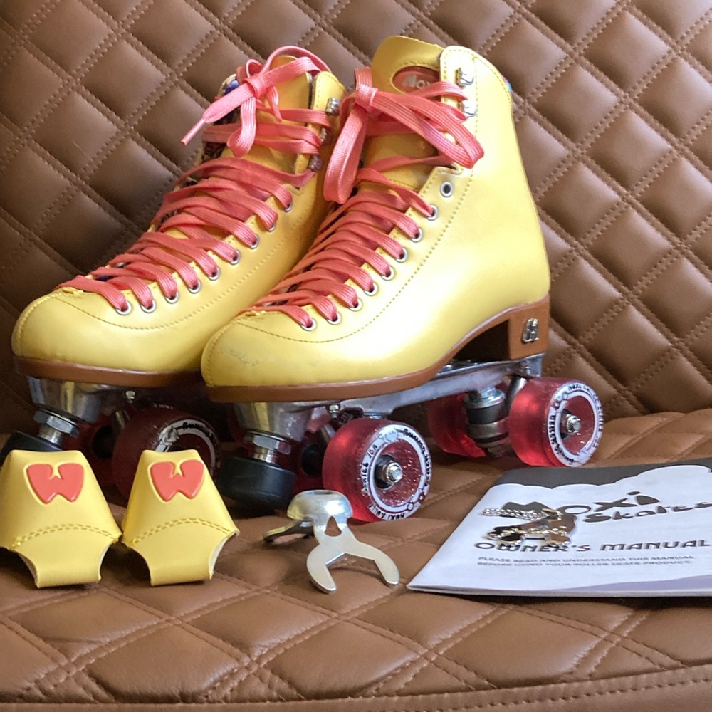 Used girls size 6 Moxi roller skates